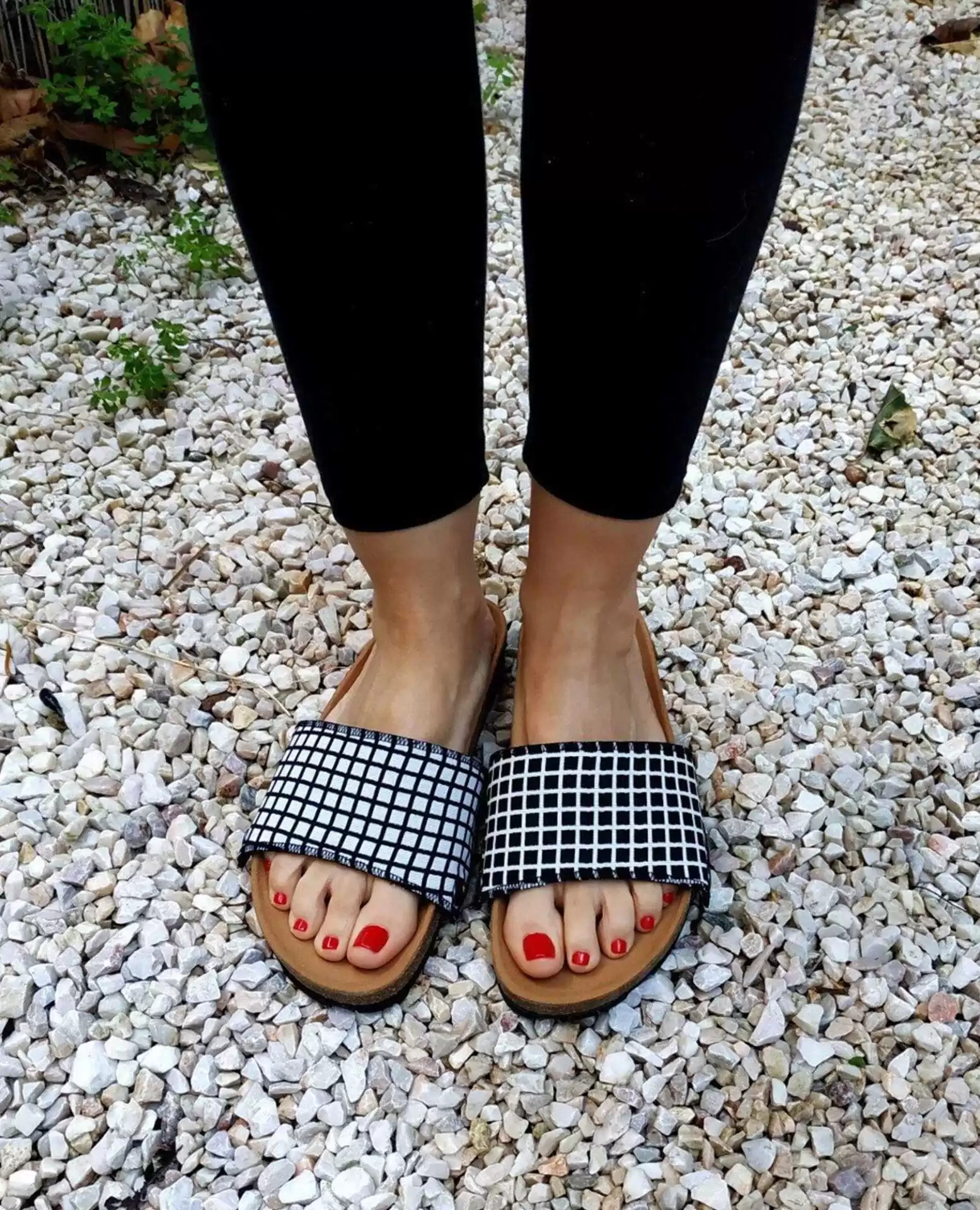 Plaid pin for sandals