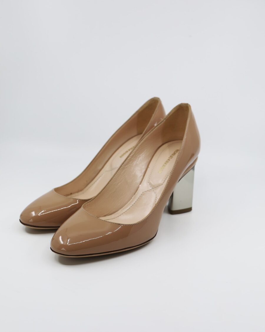 Sparkpick features Nicholas Kirkwood pre-loved nude pumps in sustainable fashion on Poshmark posted by Sparkpick