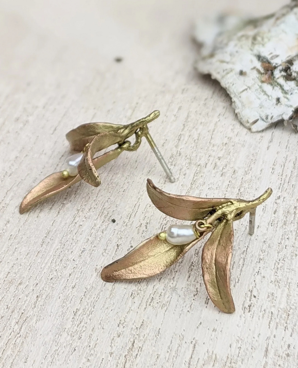 Sparkpick features Ash and Rose Silver flower romantic earrings in sustainable fashion