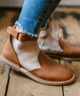 Sparkpick features Etsy Crupon store Sustainable leather sandals in sustainable fashion