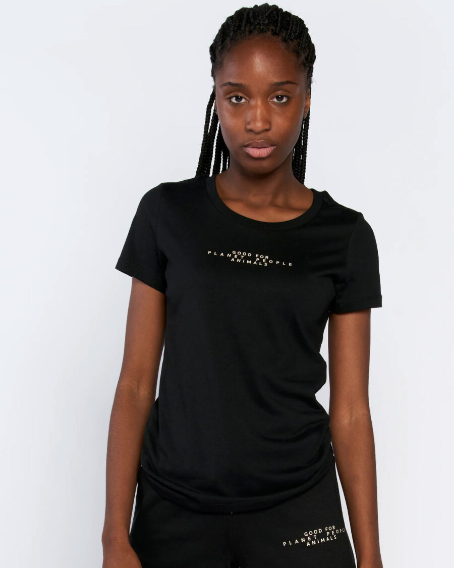 sparkpick features reer3 organic cotton t-shirt in sustainable fashion