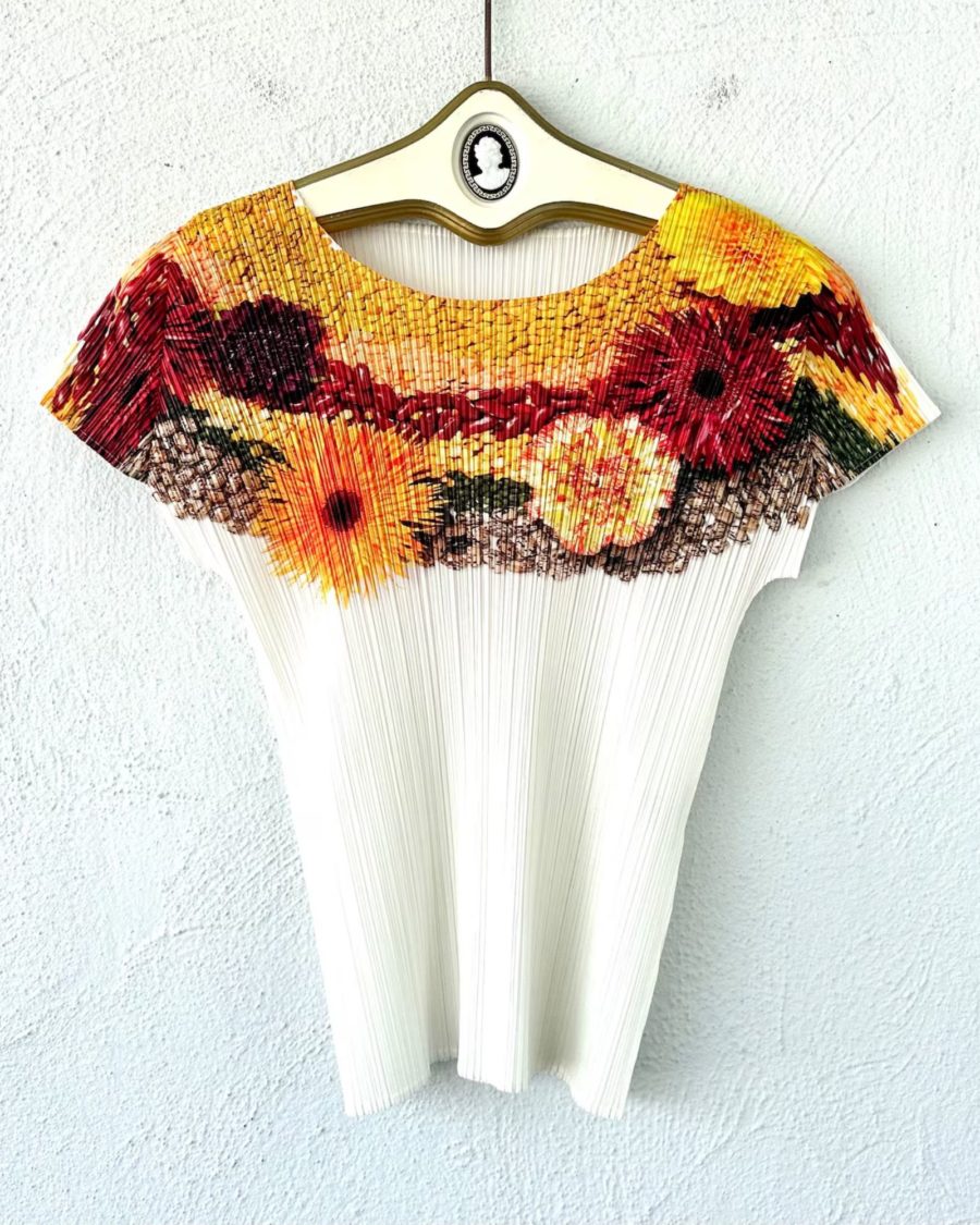 sparkpick features chicvintagehawaii etsy vintage top in sustainable fashion