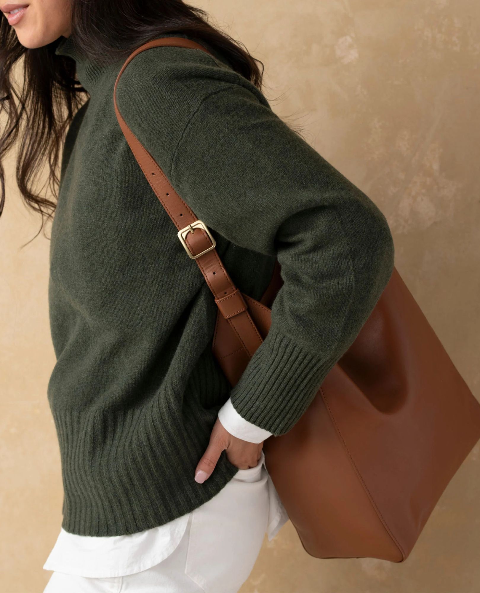 sparkpick features nisolo shoulder bag in sustainable fashion